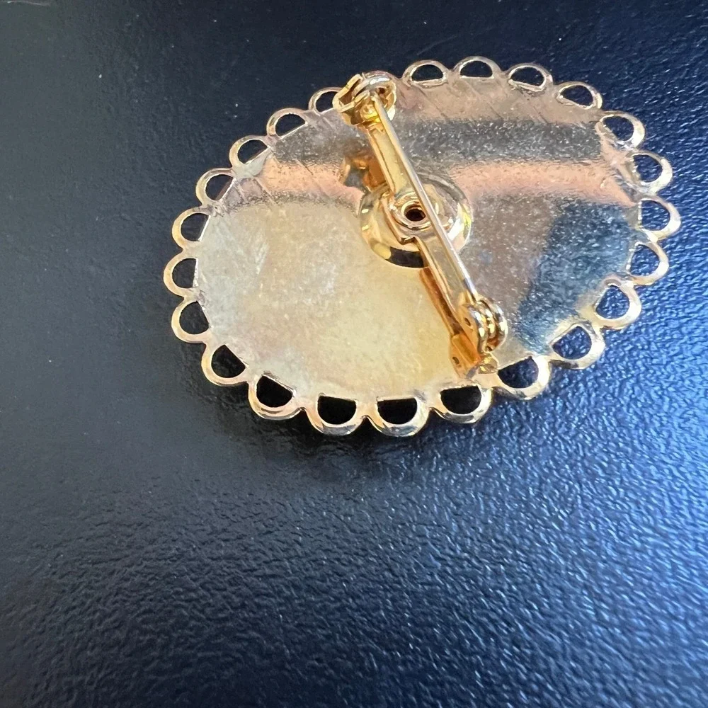Vintage Faux Cameo Brooch Orange and Bronze Tone‎ Woman Pin